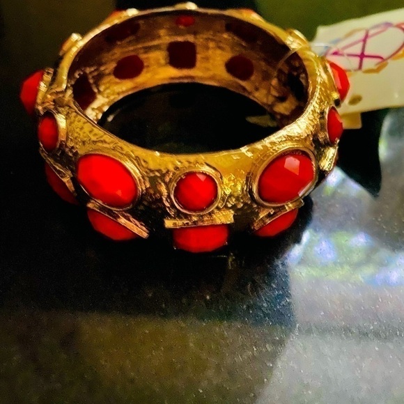 Amrita Singh Shelter Island  coral stones and etched brass bangle bracelet. NWT. - Picture 2 of 7